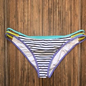 NEW VICTORIAS SECRET BIKINI BOTTOMS SIZE MEDIUM